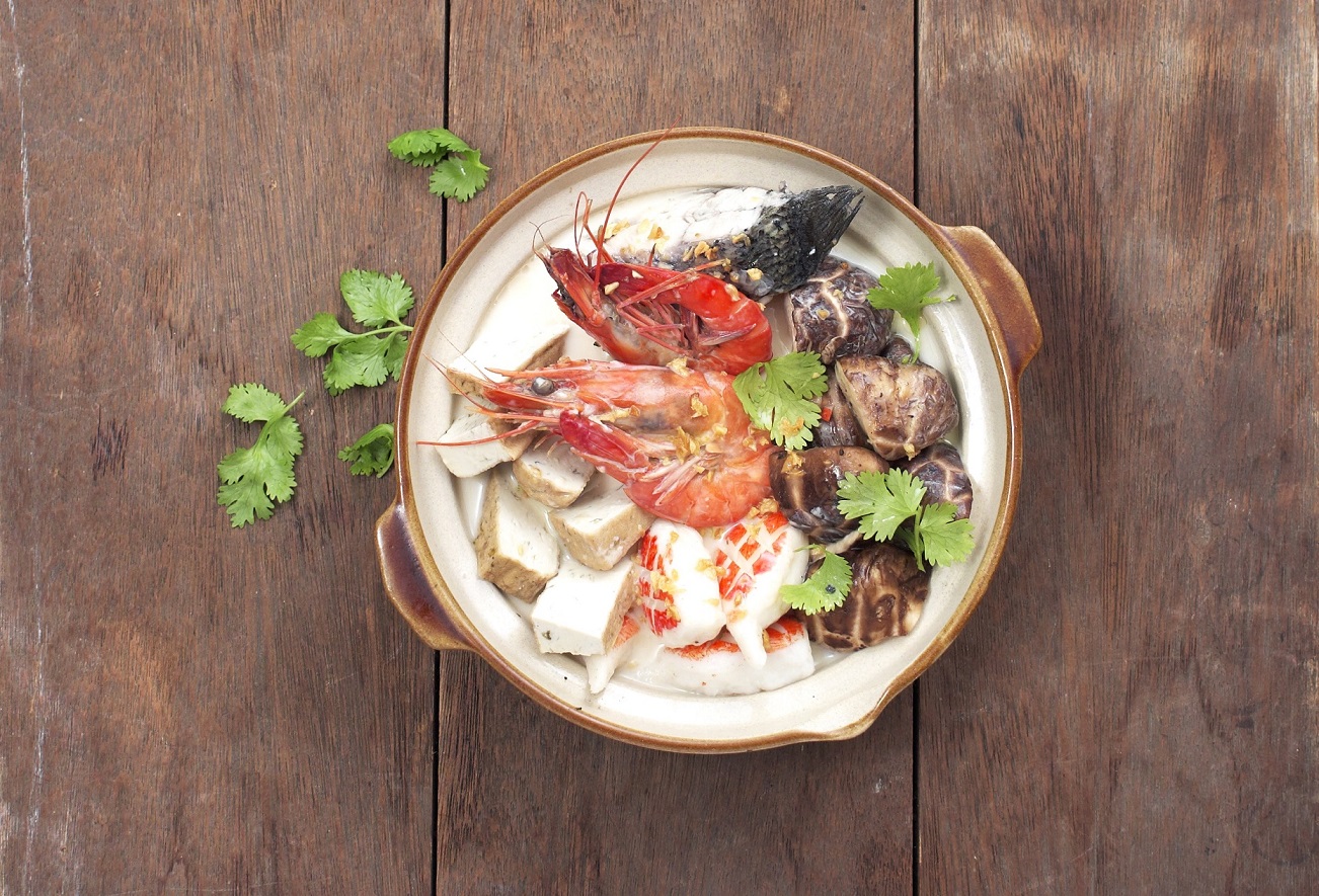 Clay pot Bean Curd with Seafood