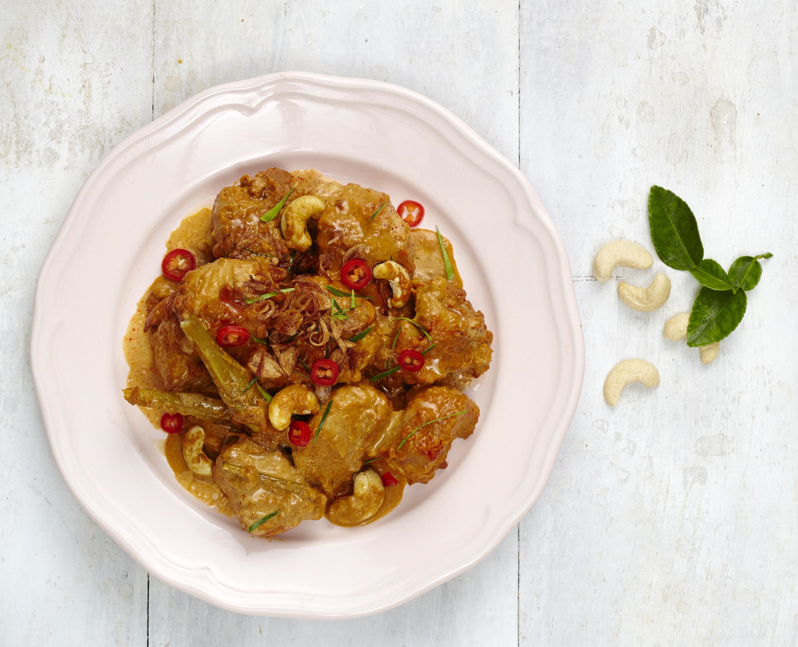 Dry chicken curry with cashew nuts