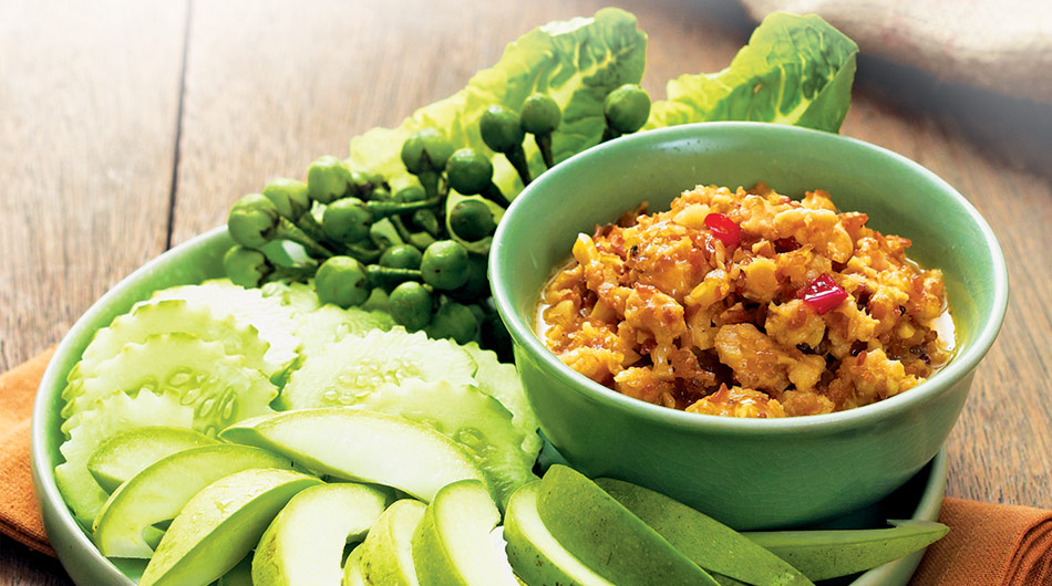 Young Mango with Dried Shrimp Chilli Dip