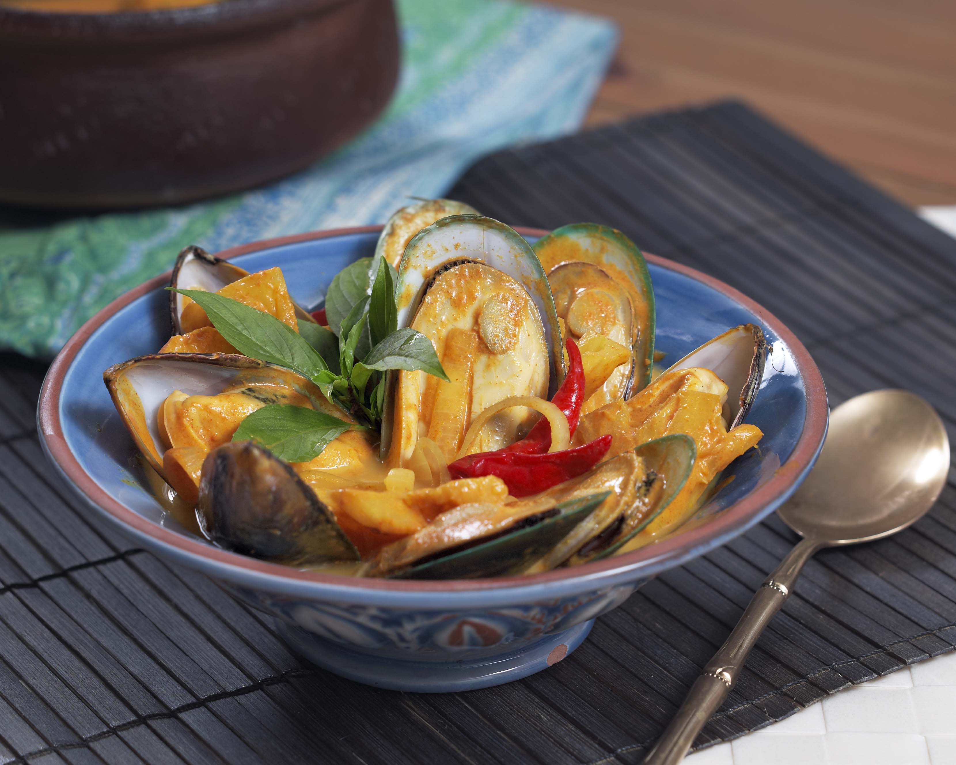 Pineapple Curry Mussels
