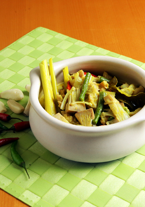 Ayam Masak Lemak Kunyit dengan Nangka Muda